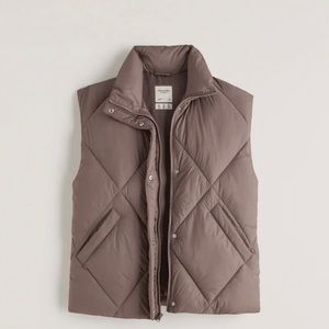 Abercrombie & Fitch oversized quilted vest